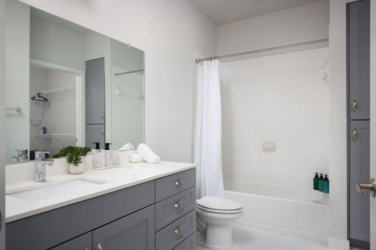 Cozy 2br-w Parking, Near Rvrwalk, Dome & Conv Ctr * San Antonio