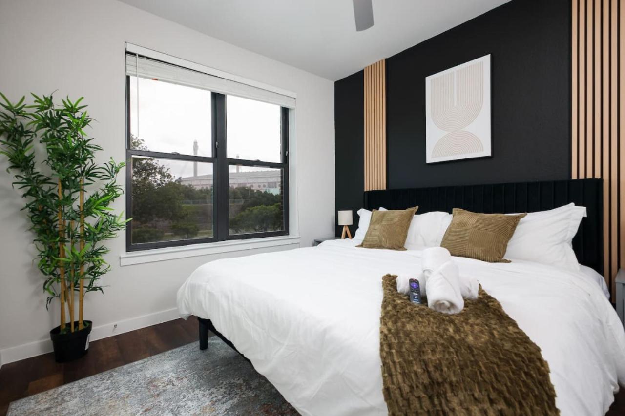 Cozy 2br-w Parking, Near Rvrwalk, Dome & Conv Ctr *