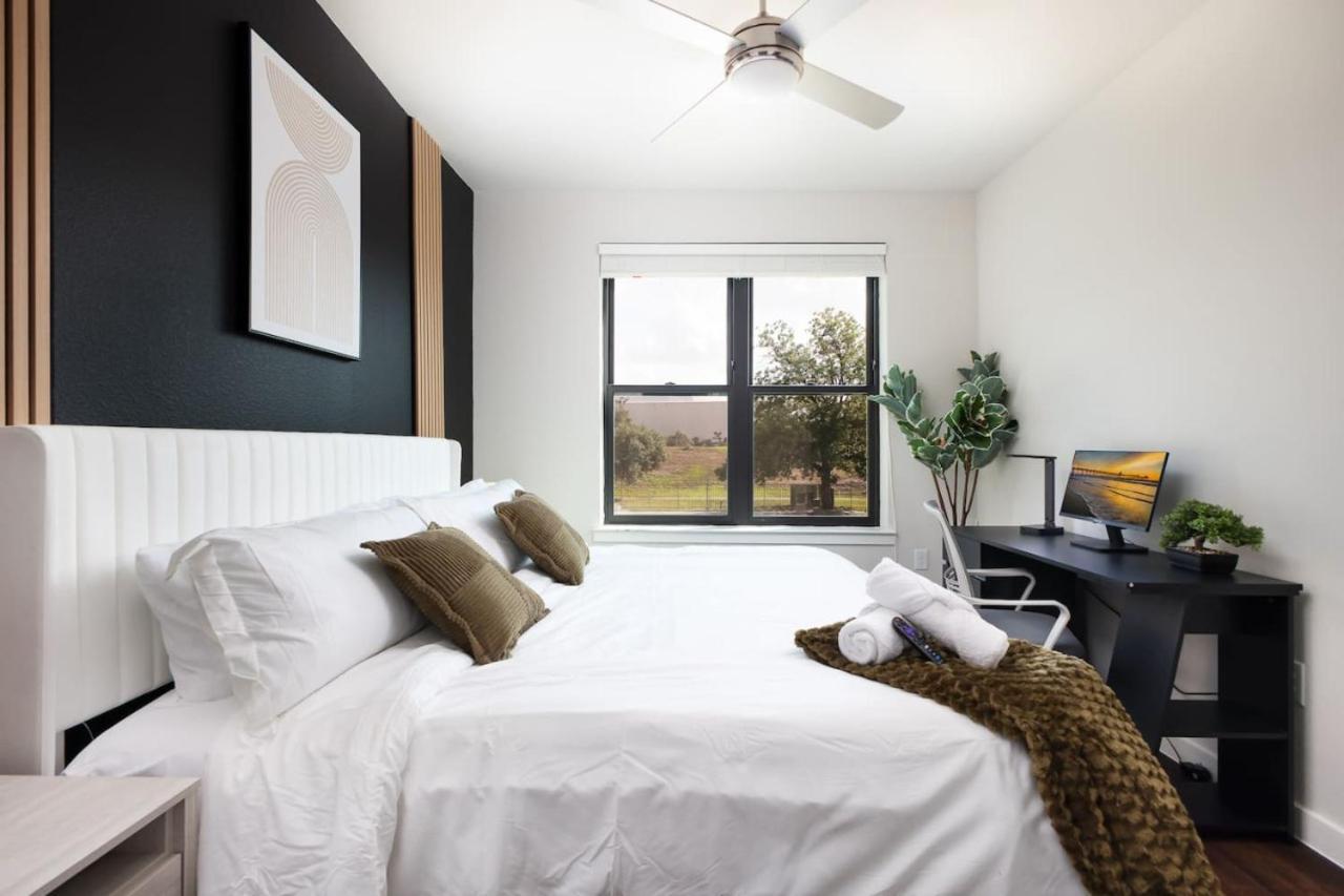 Cozy 2br-w Parking, Near Rvrwalk, Dome & Conv Ctr * San Antonio