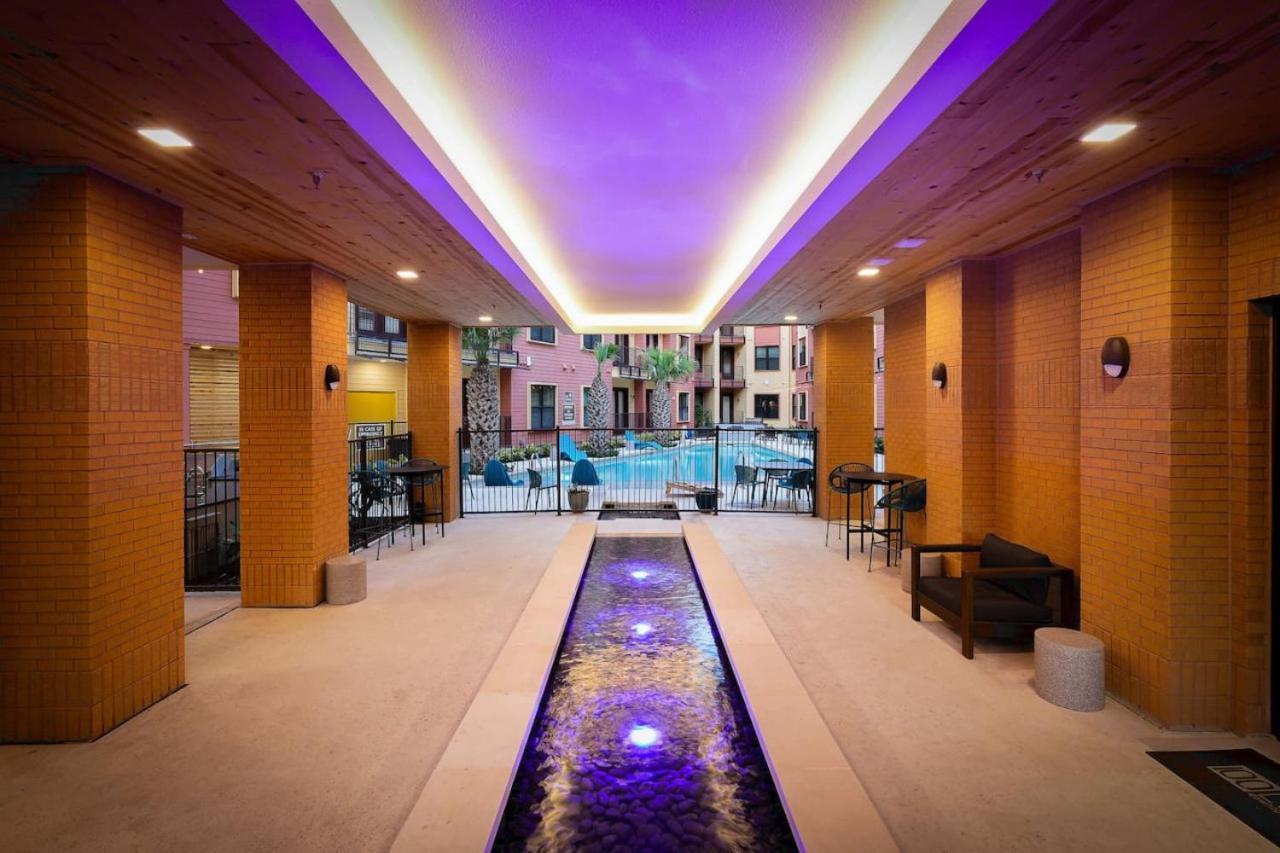 Apartment Cozy 2br-w Parking, Near Rvrwalk, Dome & Conv Ctr San Antonio