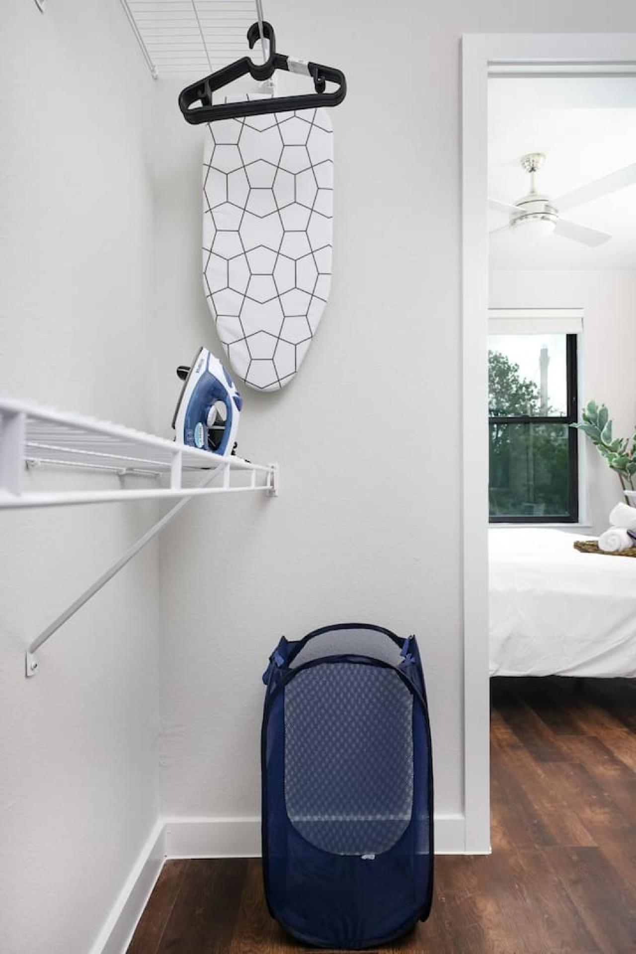 Apartment Cozy 2br-w Parking, Near Rvrwalk, Dome & Conv Ctr