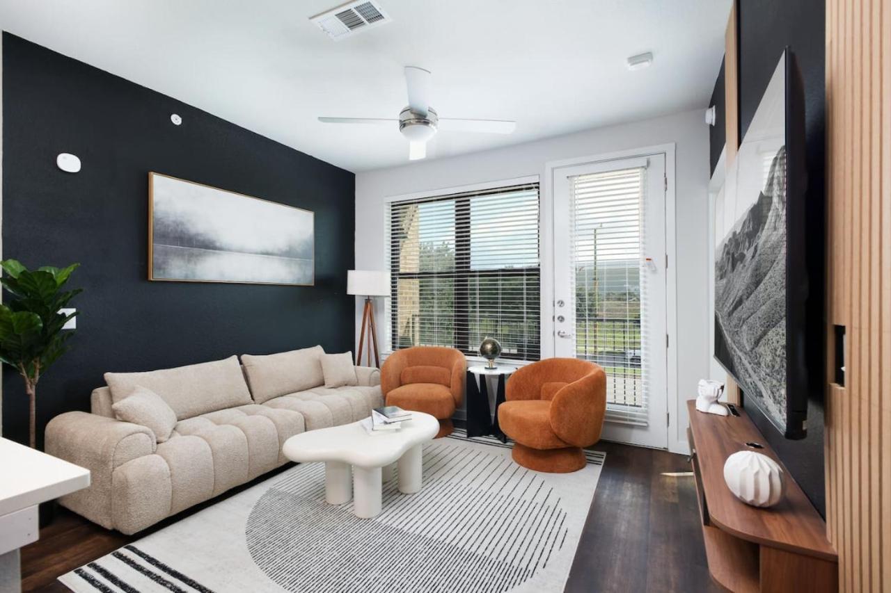 Cozy 2br-w Parking, Near Rvrwalk, Dome & Conv Ctr San Antonio